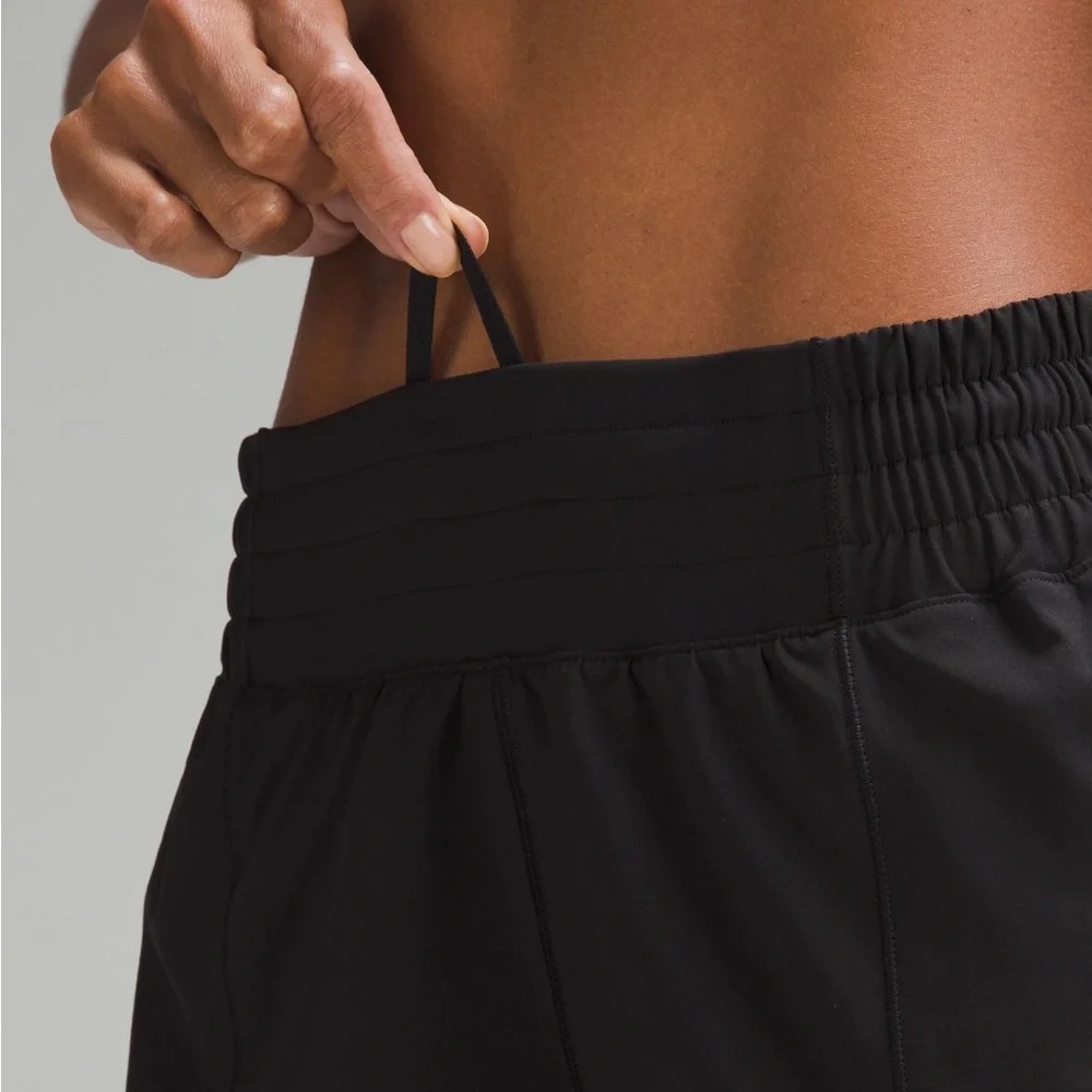 Like New Lululemon Hotty Hot Lined Shorts in Black, Size 10. - Picture 4 of 12